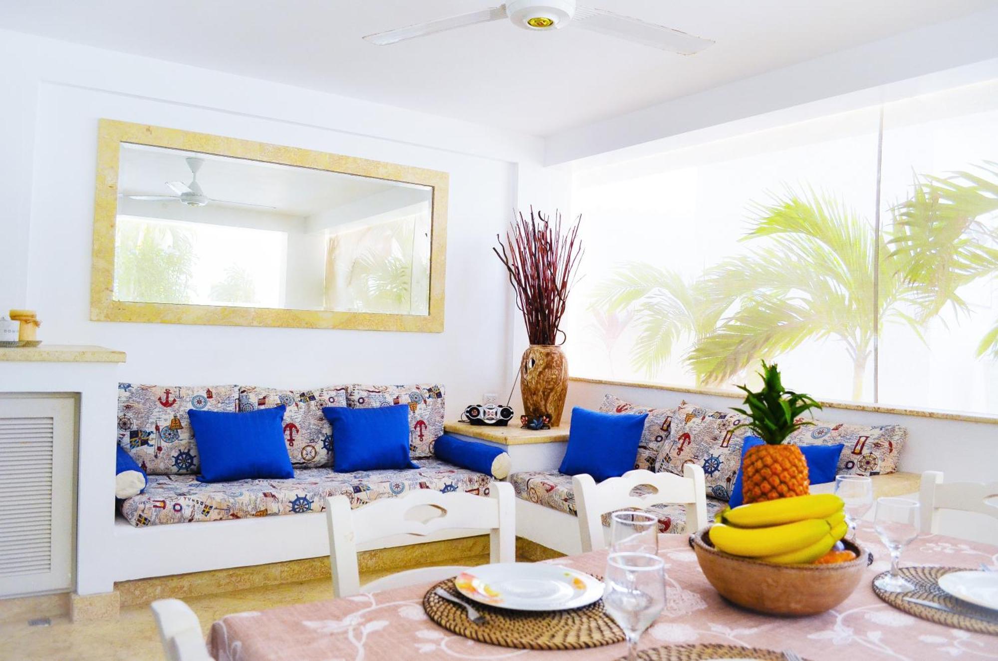 & Larimar Villa *